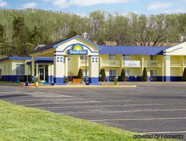 Days Inn By Wyndham Southington Exterior foto