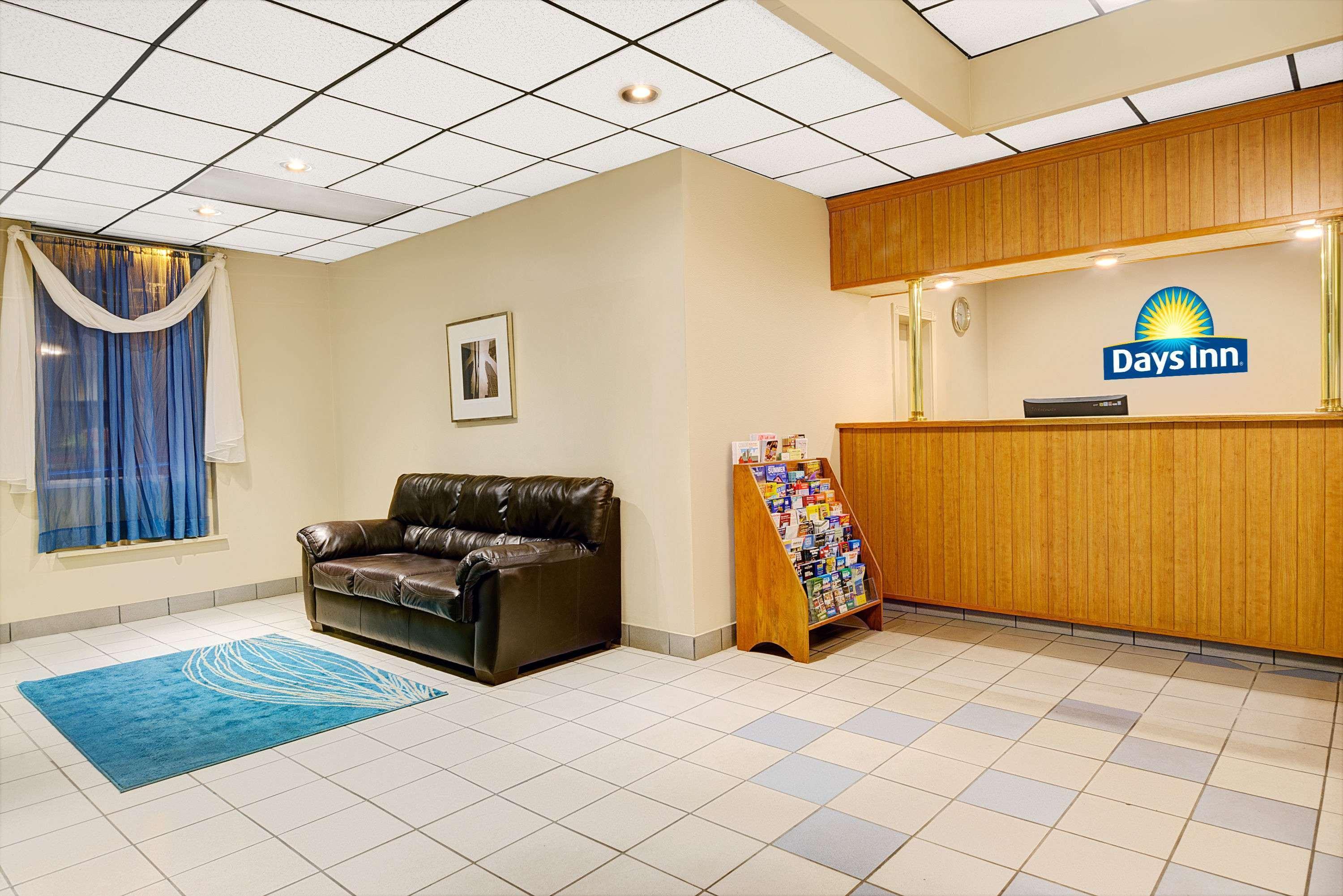 Days Inn By Wyndham Southington Exterior foto