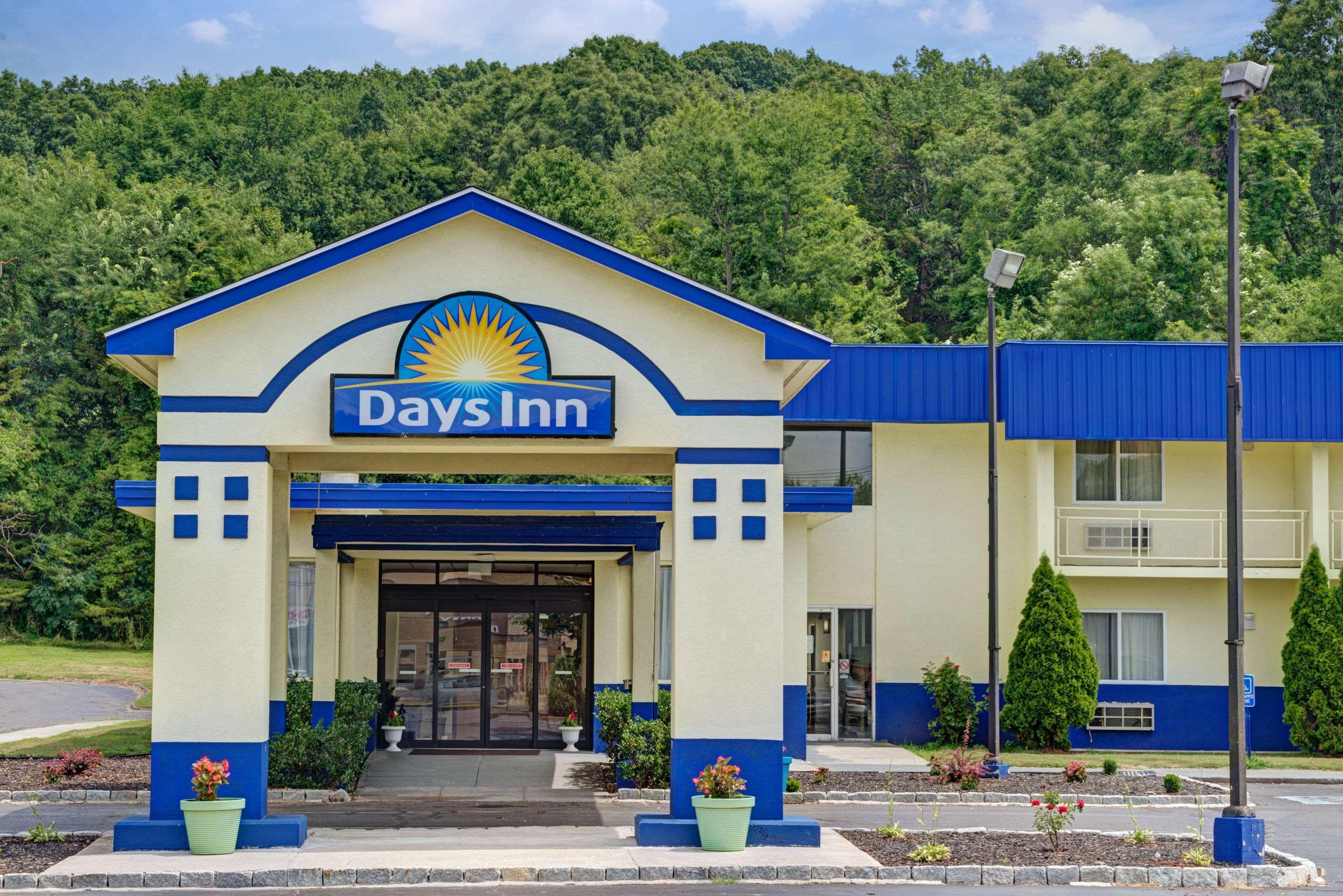 Days Inn By Wyndham Southington Exterior foto