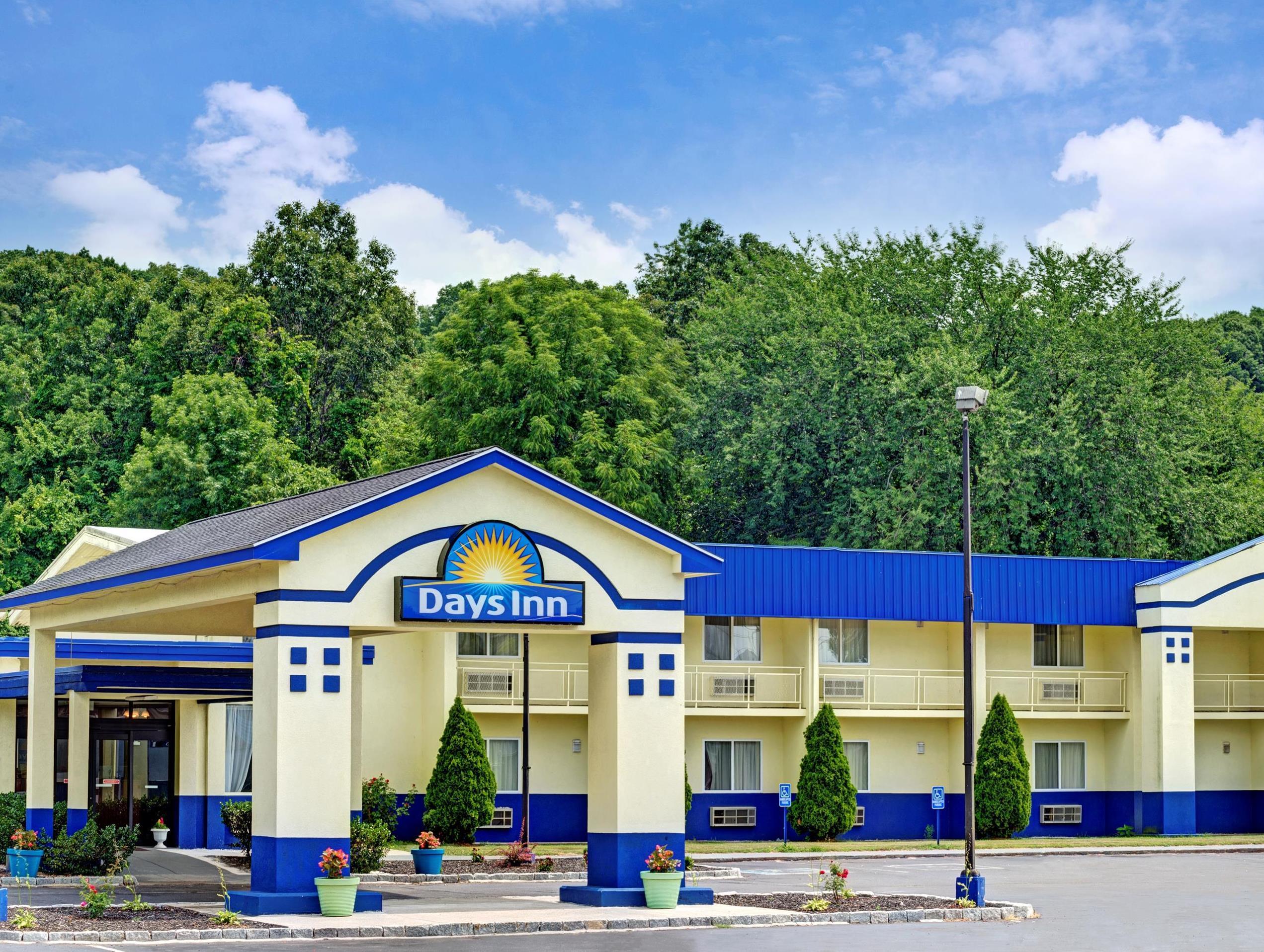 Days Inn By Wyndham Southington Exterior foto